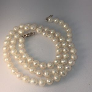 Preloved solid 10K Pearl Necklace 18”